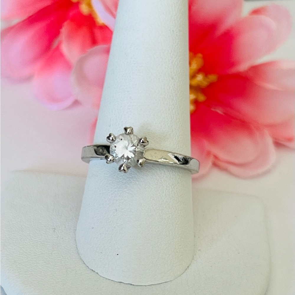 Elegant Silver Solitaire Ring size 9
